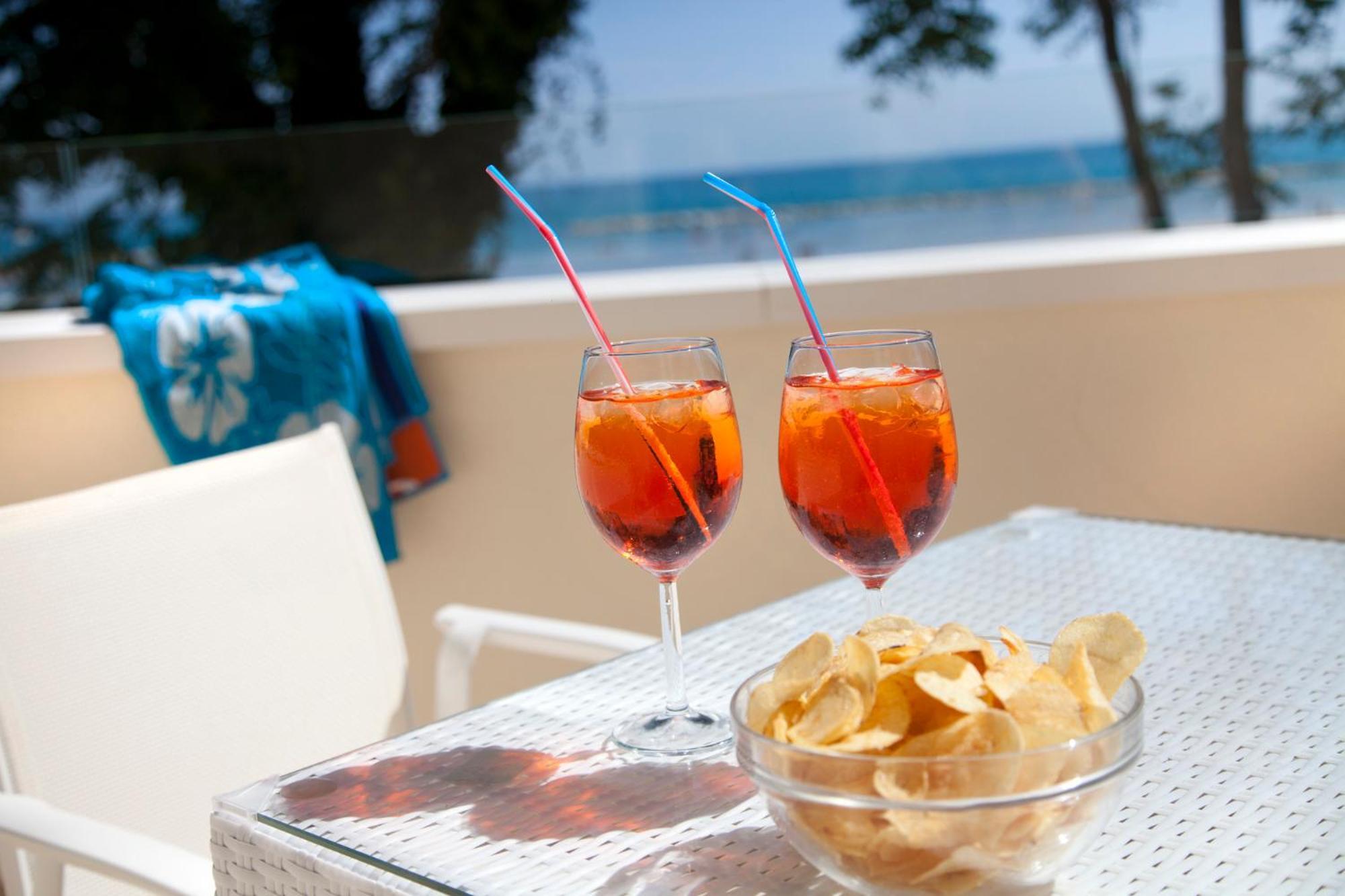 Marina Beach Suite Hotel Rimini Exterior photo